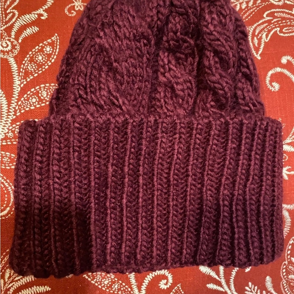 Cozy Knit Beanie - Michael Kors….actuallyly mire burgundy. Brand new.